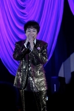 浜 博也、熟練の歌声で魅了！クリスマスディナーショーを開催