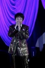 浜 博也、熟練の歌声で魅了！クリスマスディナーショーを開催