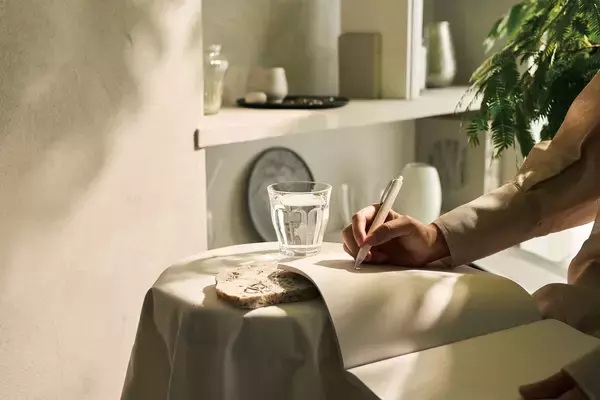 三井化学、海のミネラルから生まれた新規複合材「NAGORI(R)」がトンボ鉛筆の新触感シャープペンシル「FUMI」に採用