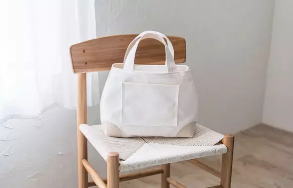 「ジャノメ、薄物から厚物まで、美しい縫い目を追求した最上位職業用ミシン「haute couture ecru 2000 (オートクチュール エクリュ 2000)」を発売」の画像