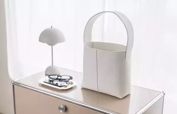 「ジャノメ、薄物から厚物まで、美しい縫い目を追求した最上位職業用ミシン「haute couture ecru 2000 (オートクチュール エクリュ 2000)」を発売」の画像