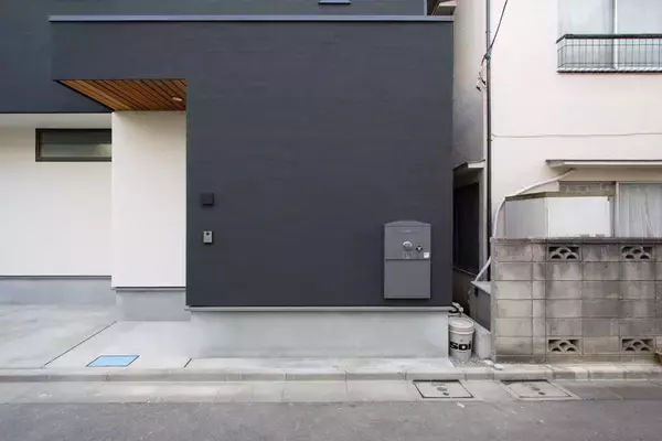 「25坪の敷地に憧れのキャンピングカー専用ガレージを実現！都内の限られたスペースを最大限に活かした「長期優良住宅」のデザイン設計を公開」の画像