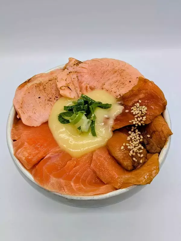 「あなたの1票が新名物を決める。サーモン丼、ラーメン、定食、パンが激突する参加型グルメイベント「サーモンカップ2026」開催」の画像