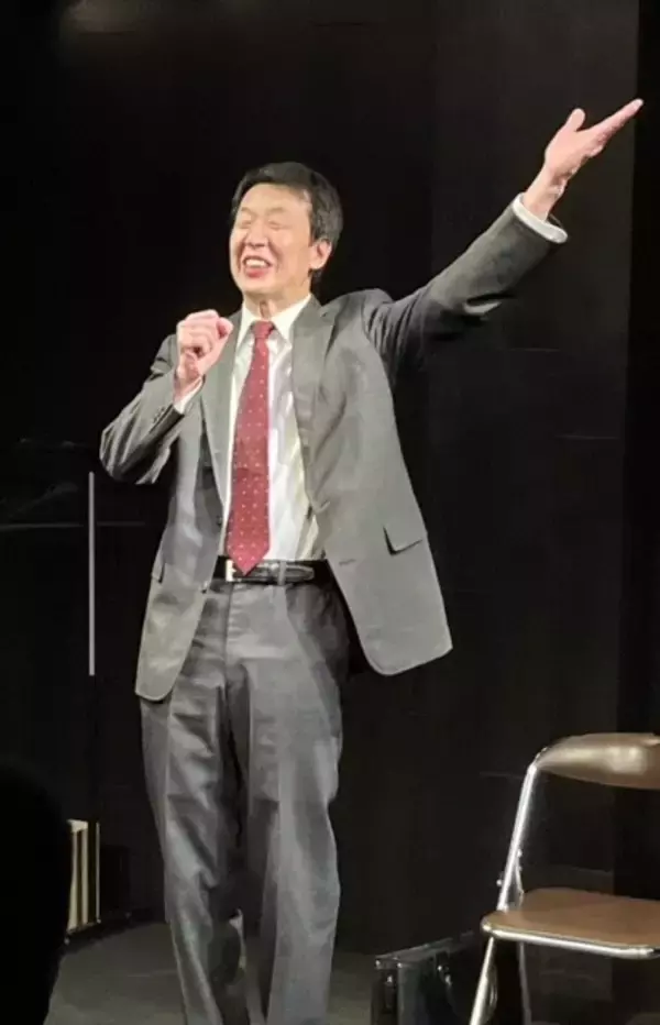 「ひとりで笑わせ、ひとりで魅せる！小林美江と朝倉伸二のひとり芝居を二本立てで上演　チケット発売開始（出演者コメントあり）」の画像