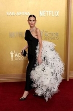 「第32回アクター賞(旧：SAG賞)」にデミ・ムーアがハリー・ウィンストンのジュエリーを着用し登場