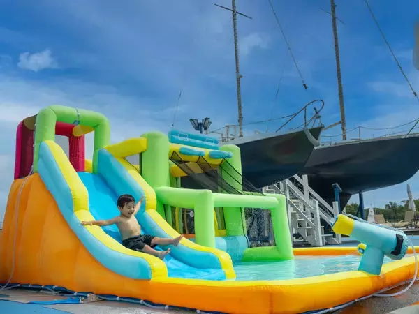 「【6/7オープン】大阪湾を望む絶景プールが今年も解禁！ 大阪北港マリーナ「PARK HULL」で、水遊び×BBQの“都会派リゾート体験”を」の画像
