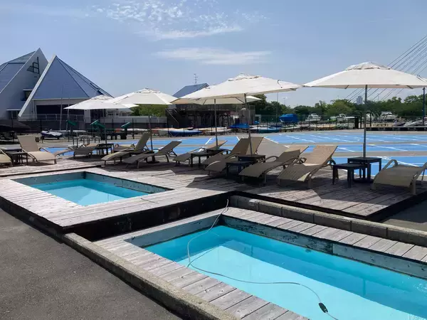 「【6/7オープン】大阪湾を望む絶景プールが今年も解禁！ 大阪北港マリーナ「PARK HULL」で、水遊び×BBQの“都会派リゾート体験”を」の画像