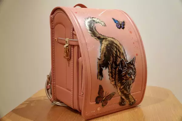 「スプレーアートが彩るランドセル - 村瀬鞄行×スプレーアートエデンのコラボカバーが1月27日発売(受注受付開始)」の画像