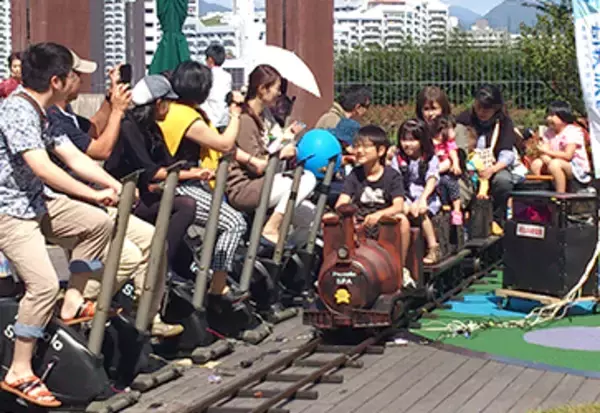 御影クラッセ　電気は自分たちで作る！？「人力発電」で動く不思議な遊園地が1日限定オープン　甲南大学のチアショーも同時開催！