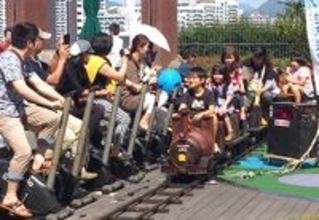 御影クラッセ　電気は自分たちで作る！？「人力発電」で動く不思議な遊園地が1日限定オープン　甲南大学のチアショーも同時開催！