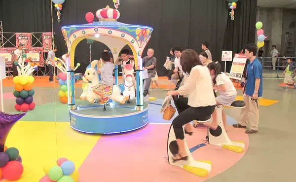 「御影クラッセ　電気は自分たちで作る！？「人力発電」で動く不思議な遊園地が1日限定オープン　甲南大学のチアショーも同時開催！」の画像