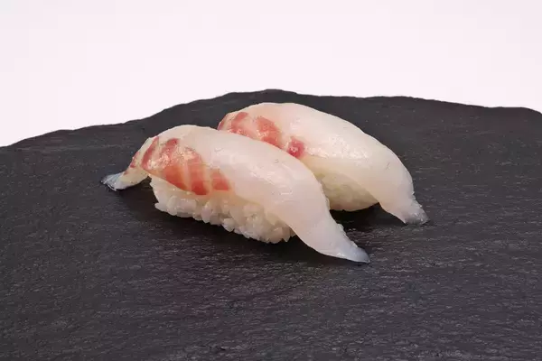 「新緑の季節に楽しむ『新緑の寿司まつり』を5月8日(金)より開催　～同じ魚が常に味わえるとは限らない、その日出会えた希少な前どれ地魚や旬の味覚と、ボリューム満点のデカ盛りメニューが楽しめる初夏のフェア～」の画像