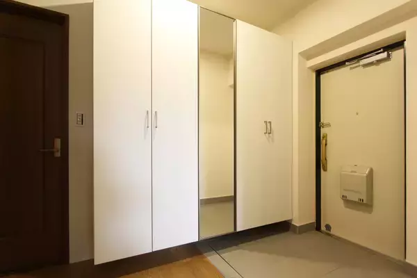 「築42年のマンションをフルリノベーション！夫婦ふたりの時間を豊かに彩る、余白と奥行きを活かした「大人の住まい」」の画像