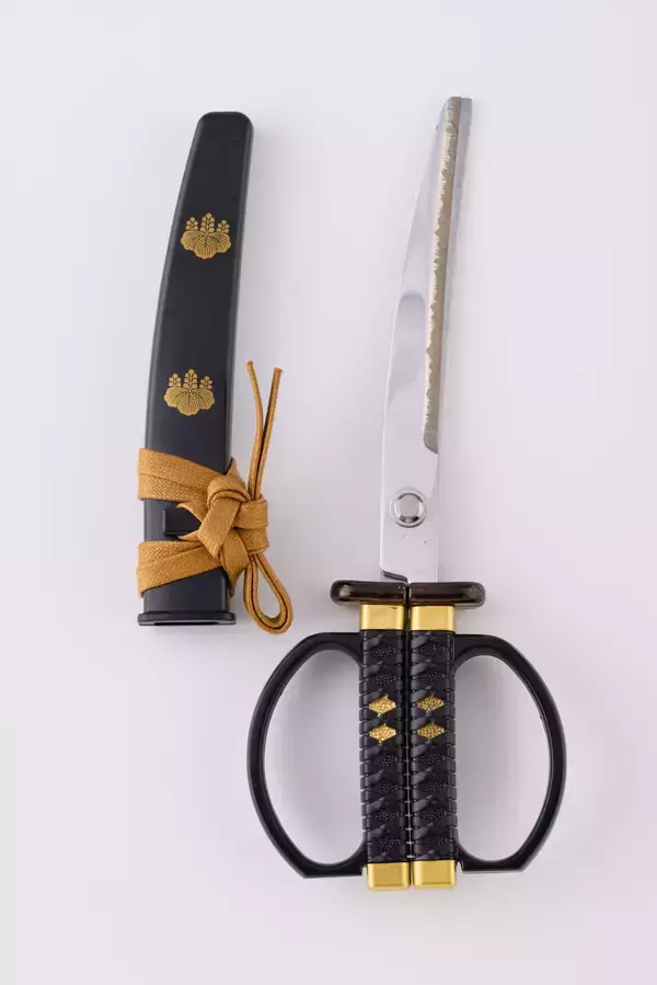 「豊臣秀長になりきって一刀両断！刃物の町岐阜県関市から秀長の愛刀をイメージしたハサミを1月14日に発売！」の画像