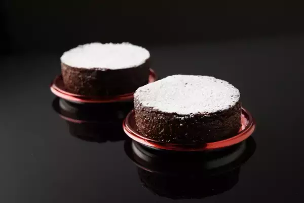 バレンタインのチョコ選びに迷う方へ朗報！「洛甘ビターショコラ」をご来店のお客様全員に試食していただいております