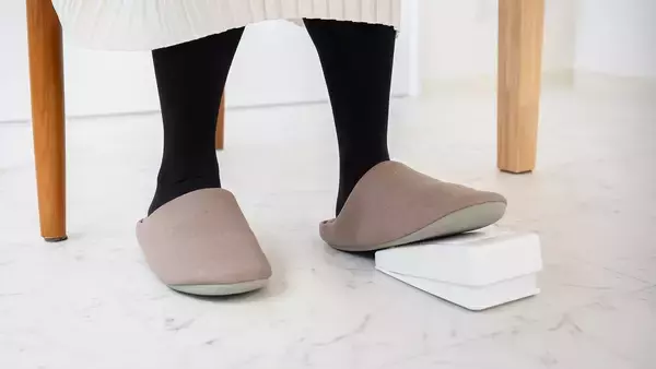 「【新体験】ミシン作業を快適にする「ワイヤレスフットコントローラー」Makuakeで先行販売を開始」の画像