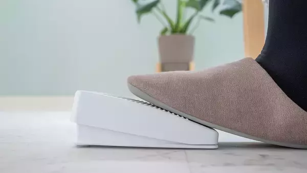 「【新体験】ミシン作業を快適にする「ワイヤレスフットコントローラー」Makuakeで先行販売を開始」の画像