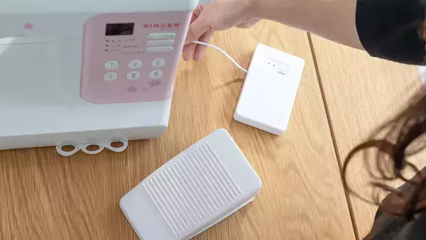 「【新体験】ミシン作業を快適にする「ワイヤレスフットコントローラー」Makuakeで先行販売を開始」の画像