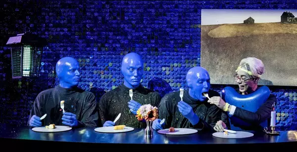 「ブルーマングループ2026新宿公演に鈴木愛理がゲストボーカルとして出演決定！」の画像