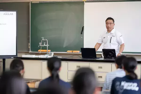 松本のドローン企業ASOLAB.が松本県ケ丘高校で防災講座を開催しました操縦体験と人命捜索・物資輸送のデモで災害時の活用を学ぶ