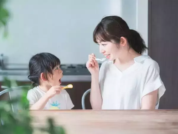 「保護者だから気にしてあげたい、子どもたちの口腔ケア　子どもが嫌がらない「舌磨きの方法」をSHIKIEN公式HPで公開」の画像