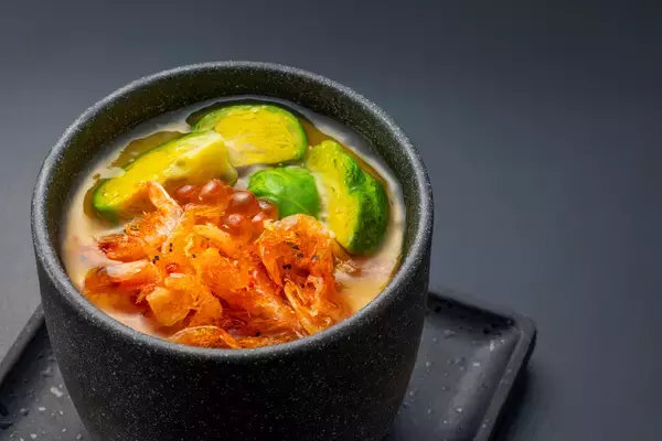 「GINZA SIX限定、春の旬を集めた寿司と日本酒のプレミアムセット登場」の画像