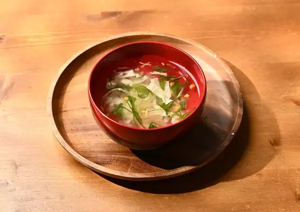 春の食卓に上品な一杯を。柚子胡椒香る「ぴりっと柚子胡椒 ゆばの白だし仕立てお吸い物」3月1日（日）より新発売