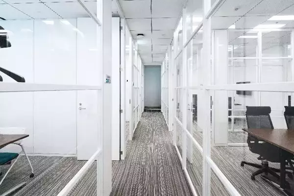 「ディーピーティー株式会社　モダンなデザインオフィスの一部を撮影場所として貸出開始！」の画像