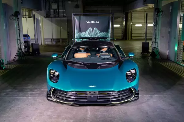 「SKYGROUP運営「アストンマーティン東京」　世界限定999台の次世代スーパーカー「Aston Martin Valhalla」国内デリバリーを開始」の画像