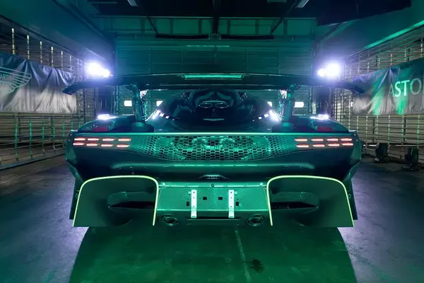 「SKYGROUP運営「アストンマーティン東京」　世界限定999台の次世代スーパーカー「Aston Martin Valhalla」国内デリバリーを開始」の画像