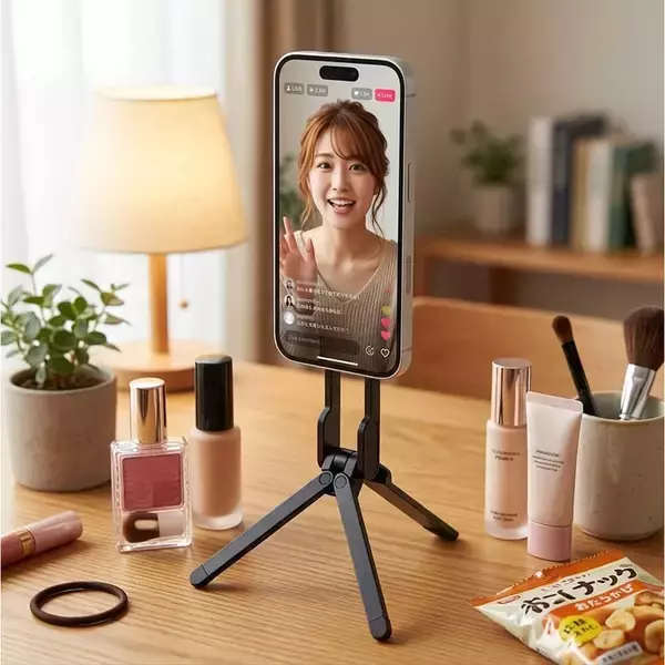 「【3WAY】スタンド・三脚・自撮り棒が1つに！マグネットでピタッと固定する多機能スマホスタンドを株式会社PGAが6月19日に発売」の画像