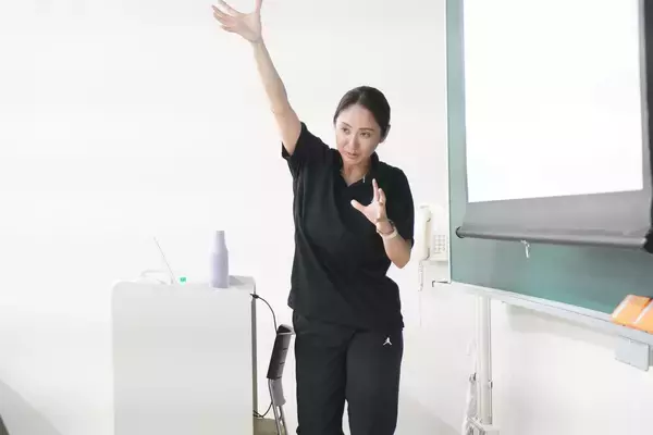 「日本代表・プロスポーツチームで活躍するアスレティックトレーナーが登壇！佐々木夏未氏がアスレティックトレーナーを目指す大学生へ特別講義を実施（森ノ宮医療大学）」の画像