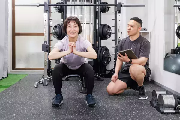 府中のパーソナルジム健想「チャリティスクワット」で子供食堂に43,274円を寄付