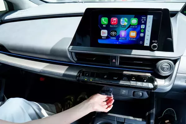 「有線CarPlay／Android Autoをワイヤレス化「Mini Aura」 OTTOCASTが発売、2色展開で8/31まで40％OFF！」の画像
