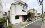 「築8年の戸建てをリノベーション！本好き家族の理想を叶えた「暮らしの中心に本がある家」の施工事例を公開」の画像1