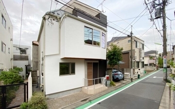築8年の戸建てをリノベーション！本好き家族の理想を叶えた「暮らしの中心に本がある家」の施工事例を公開