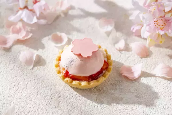 「ヒルトン東京ベイ、春の訪れを告げる苺と桜の華やかな共演『Strawberry x Sakura Afternoon Tea』を3月18日（水）より開催」の画像