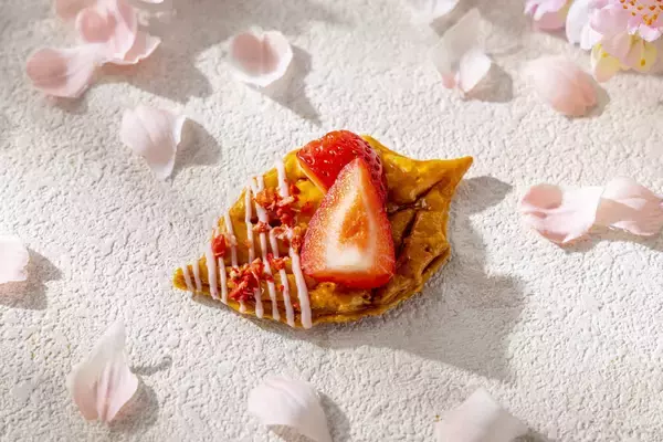 「ヒルトン東京ベイ、春の訪れを告げる苺と桜の華やかな共演『Strawberry x Sakura Afternoon Tea』を3月18日（水）より開催」の画像