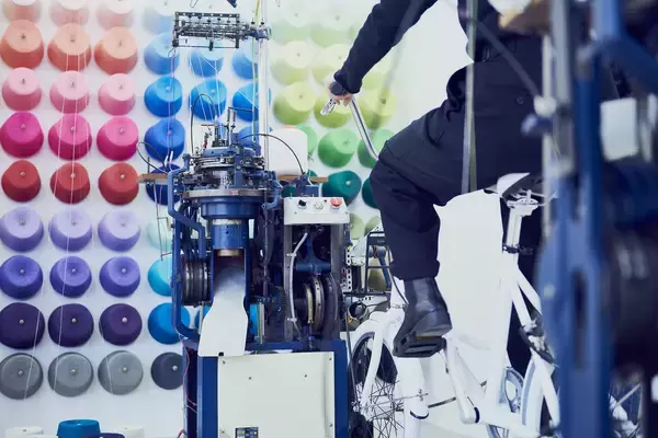 「奈良の靴下工場発、“漕いで編む”体験から生まれた「CHARICKS CRAFT」新発売異素材×ローゲージでふっくら軽やかな履き心地」の画像