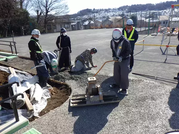 「CPコンクリートコンソーシアムと日野市が連携協定を締結し、「西平山あそびば」と豊田駅前にCPコンクリートを施工」の画像