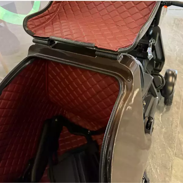 「特定小型四輪ELEMOsの最上位モデル誕生　上質と高機能を極めたフラグシップ「ELEGRANシリーズ」新発売」の画像