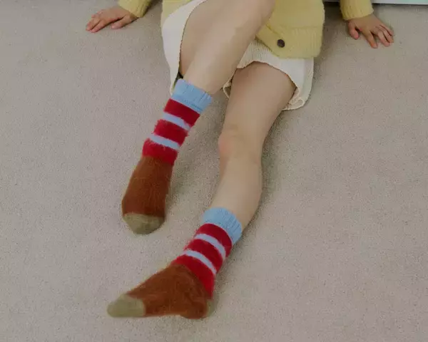 「「I Hate Monday (アイヘイトマンデー) 」より、“冬を楽しむ”ための新作が登場 / ふわもこソックス、クリスマス限定デザイン、あったかグローブ、カラフルマットまで」の画像