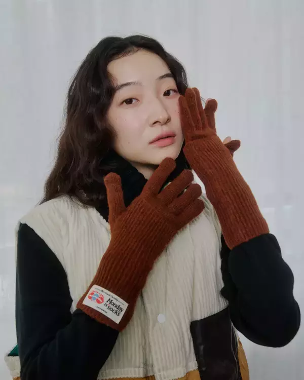 「「I Hate Monday (アイヘイトマンデー) 」より、“冬を楽しむ”ための新作が登場 / ふわもこソックス、クリスマス限定デザイン、あったかグローブ、カラフルマットまで」の画像