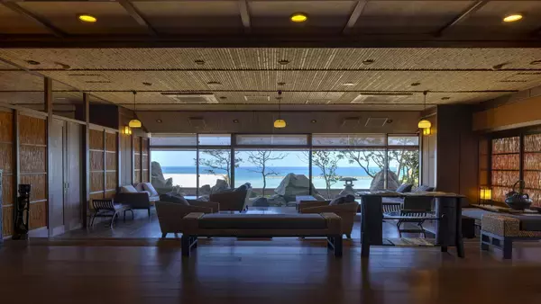 【楽天トラベル ブロンズアワード受賞】カニと温泉を楽しむ冬旅が、今からでも間に合う！/ 京都府京丹後市夕日ヶ浦温泉「夕日浪漫　一望館」