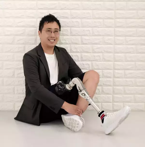 「"不便だけど不幸じゃない"義足パパ・大塚一輝、学校向け人権授業、岐阜から全国へ」の画像