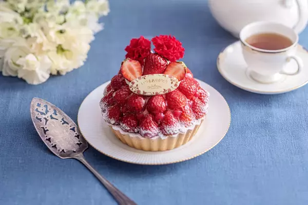 「【ラ・メゾン】花束の代わりに贈る「ブーケタルト」。ローズと紅茶が華やかに香る、母の日限定タルトを全店で販売」の画像