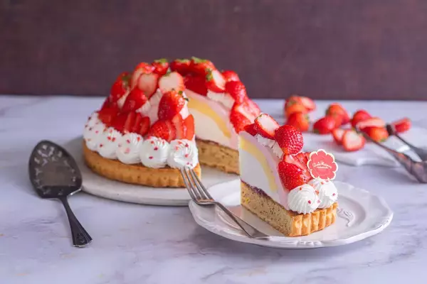 「【ラ・メゾン】花束の代わりに贈る「ブーケタルト」。ローズと紅茶が華やかに香る、母の日限定タルトを全店で販売」の画像