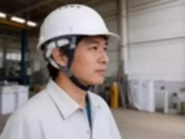 「真夏のヘルメット内の熱問題を解決！冷却マットで信号待ちの地獄を解消、2026年5月下旬発売」の画像