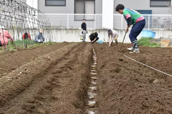 「「孤立する高齢者を“おせっかい”で救う」病院が街へ飛び出す新しい医療モデル」の画像