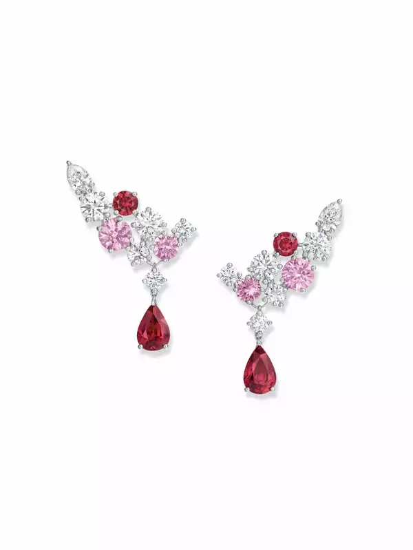 「ハリー・ウィンストンのスパークリングクラスター・コレクションに新たなカラーバリエーションが登場」の画像